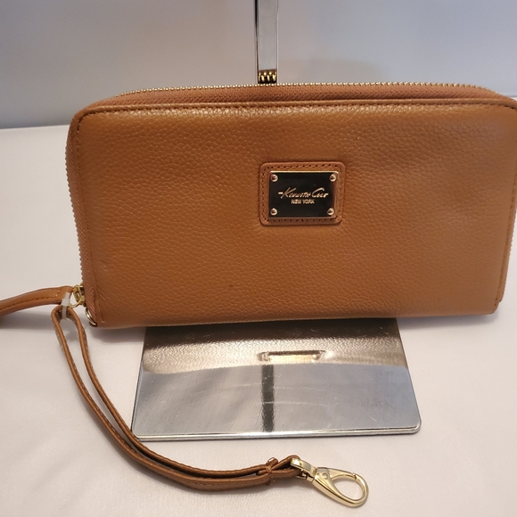 Wristlet/ Wallet- NWOT - Picture 1 of 4